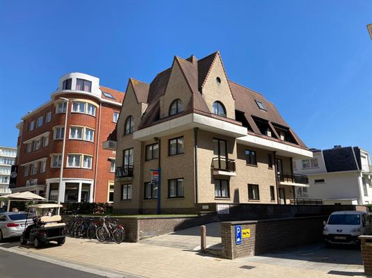 Goed gelegen gesloten garagebox nabij het strand in Duinbergen