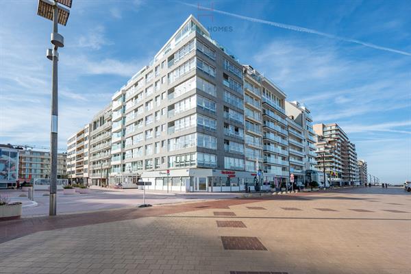 Compleet gerenoveerd appartement met 3 kamers op de hoek van de Zeedijk en het Lichttorenplein