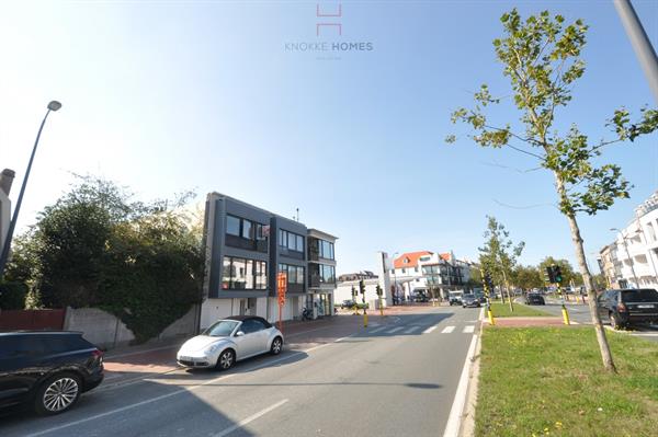 Casco meergezinswoning met garage gelegen aan Duinenwater