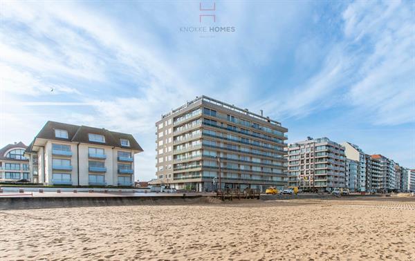 Smaakvol gerenoveerd appartement met zuidgerichte zichten over het Zoute & de Approach Golf.