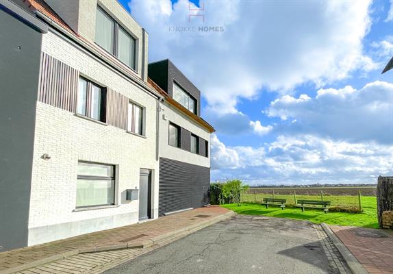 Smaakvol gerenoveerde woning in Oud-Knokke: Stadse elegantie met groene sereniteit!