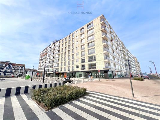 Gezellig vakantie-appartement met zijdelings zeezicht op het Albertplein in het Zoute