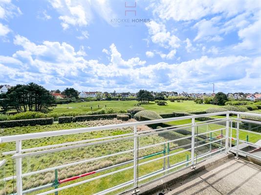 Uniek 4-kamerappartement met zicht over de approachgolf in het Zoute