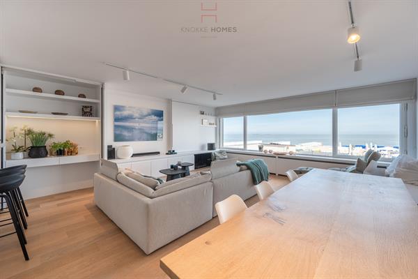 Appartement rénové de 3 chambres à coucher, prêt à être emménagé, avec de superbes vues frontales sur la mer.