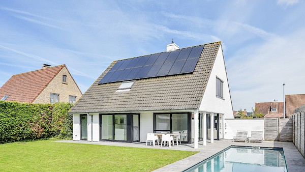 Belle villa individuelle avec piscine, située au calme à quelques minutes du centre de Knokke.