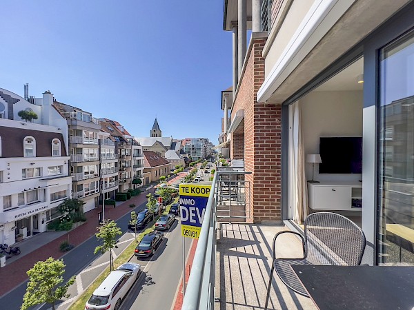 Agréable appartement ensoleillé avec terrasses, situé sur l'Ave. Van Bunnen proche de la Zoutelaan.