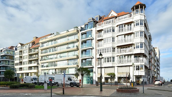 Nieuw, zuidgericht appartement, luxueus afgewerkt, gelegen op het Driehoeksplein.