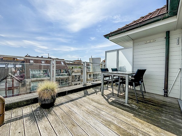 Duplex dakapp. met circa 16 m² terras gelegen in de P. Parmentierlaan op wandelafstand van het Rubensplein en de Zeedijk.