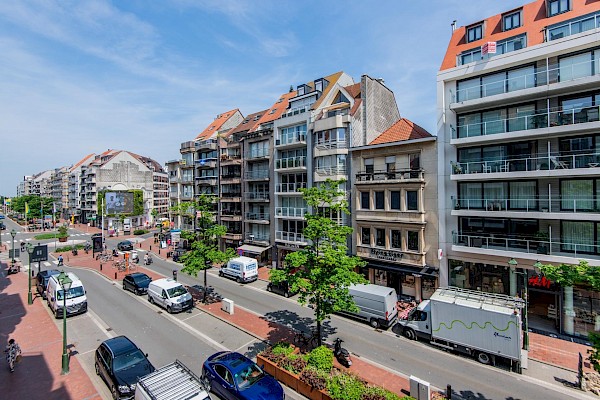 Verzorgd appartement in het commercieel centrum op wandelafstand van de Zeedijk.