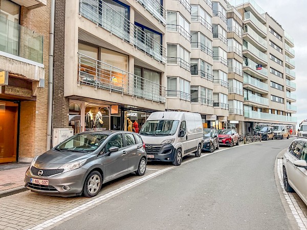 Rez-de-chaussée commercial très bien situé dans le Zoute, à proximité de la Kustlaan.