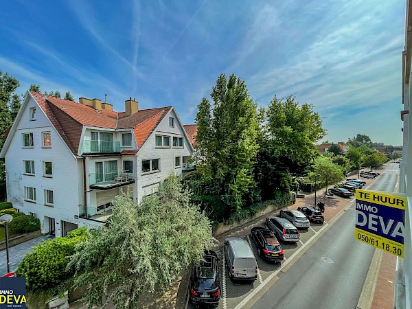 Recent appartement met OPEN ZICHT, zeer goed gelegen in een rustige straat vlakbij het Driehoeksplein.