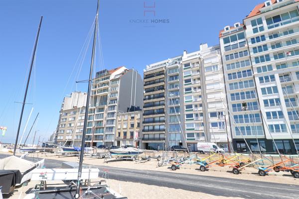 Appartement luxueusement rénové en bord de mer au club de voile Anemos à Duinbergen