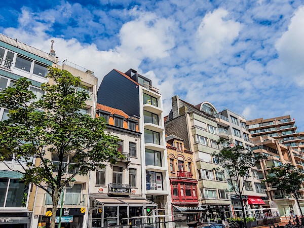 Volledig afgewerkt nieuwbouw app. met open zicht, centraal gelegen te Knokke