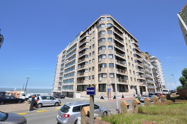 Appartement ensoleillé avec une vue laterale sur mer