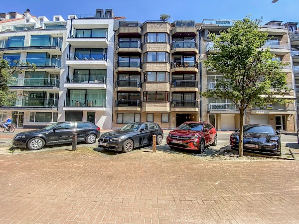 Ruime garagebox gelegen vlakbij tussen het Rubensplein en de Lippenslaan.