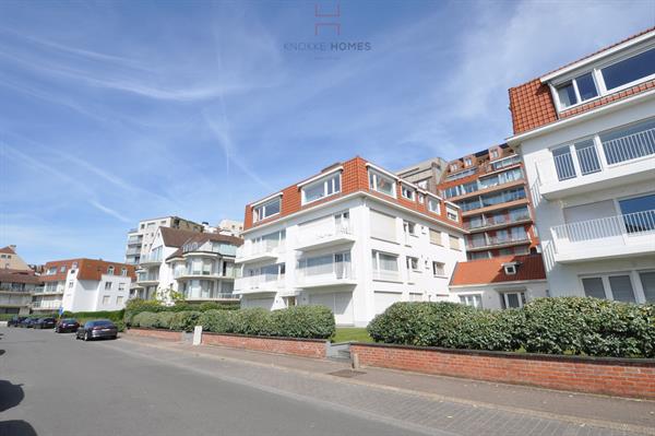 Fraai gerenoveerd en zonnig hoekappartement vlakbij de zeedijk in Duinbergen