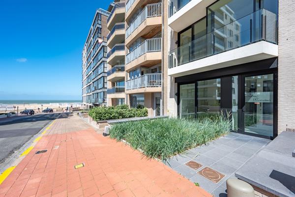 Bijzonder duplex appartement met zijdelings zeezicht, terras én tuin(terras).