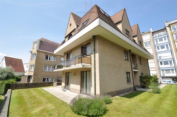 Spacieux appartement prêt à rénover à Duinbergen