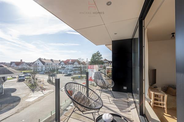 Récent appartement d'angle  avec vue latérale mer au coeur du Zoute !