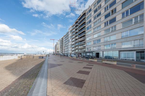 Spacieux appartement avec 3 chambres sur la digue à Duinbergen