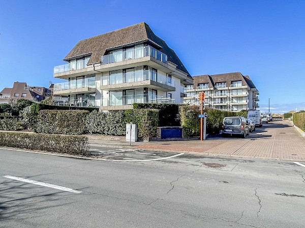 Makkelijk bereikbare garagebox gelegen in een villa-residentie aan de Windrooshelling in het Zoute.