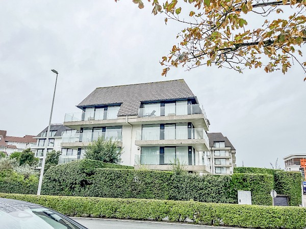 Makkelijk bereikbare garagebox gelegen in een villa-residentie aan de Windrooshelling in het Zoute.