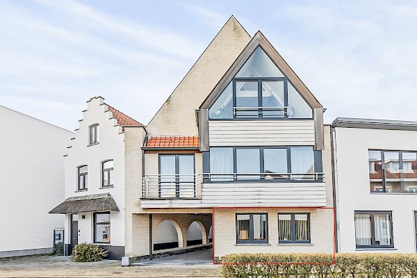 Rustig doch centraal gelegen gelijkvloersappartement in Oud Knokke op wandelafstand van de markt. Garage mogelijk.