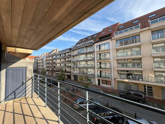 Gemeubeld 3 slaapkamer appartement met garage nabij het Rubensplein.