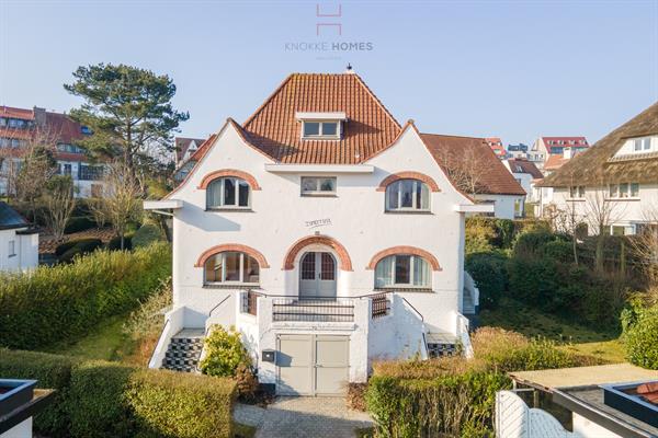 Charmante alleenstaande te renoveren villa vlakbij het strand van Duinbergen