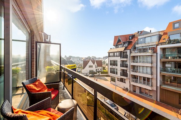 Bel appartement avec terrasse ensoleillée bien situé dans la Van Bunnenlaan.